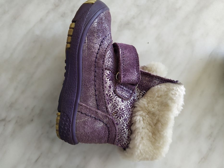 Продам детскую обувь