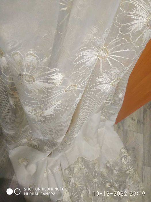 Продам тюль молочного цвета