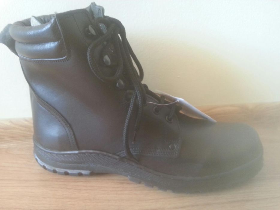 Продавам обувки тип "военни кубинки" и "военни боти"