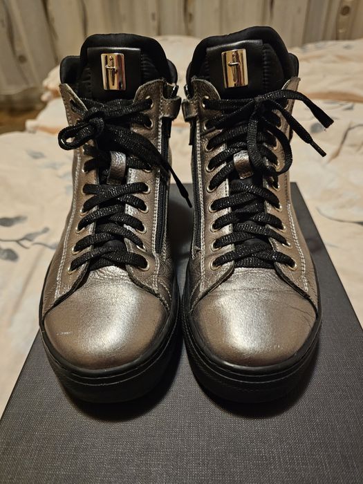 Moschino,Cesare Paciotti, Armani