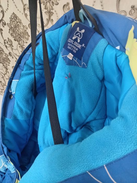 Продам комбинезон 3-5 лет