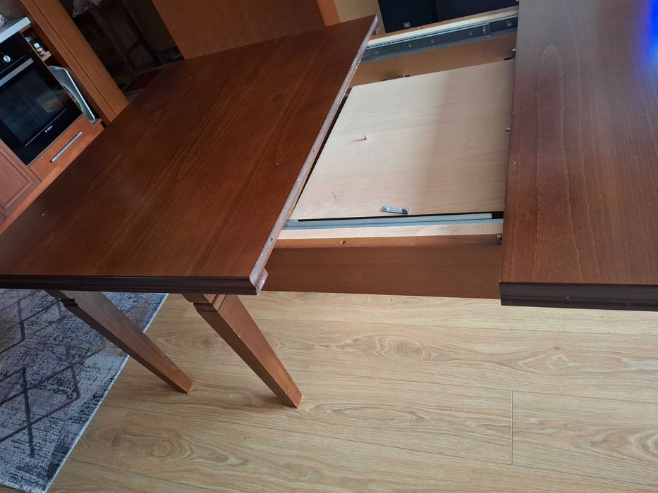 Продавам масивна луксозна маса за трапезария