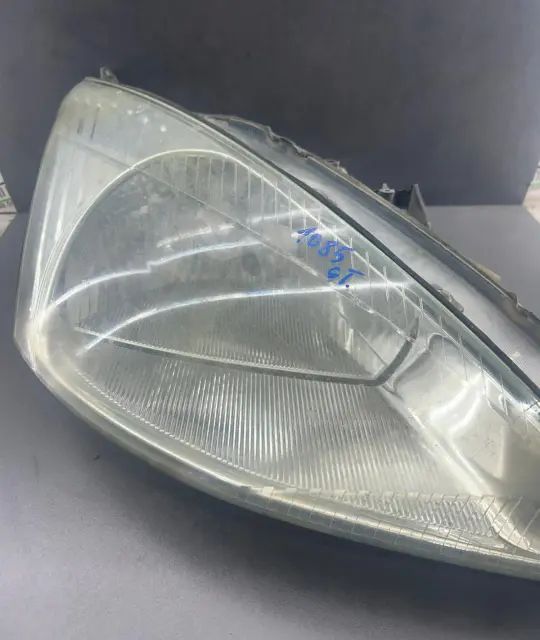 Far stanga Ford Focus 2001 1.6 MT (101 hp)
