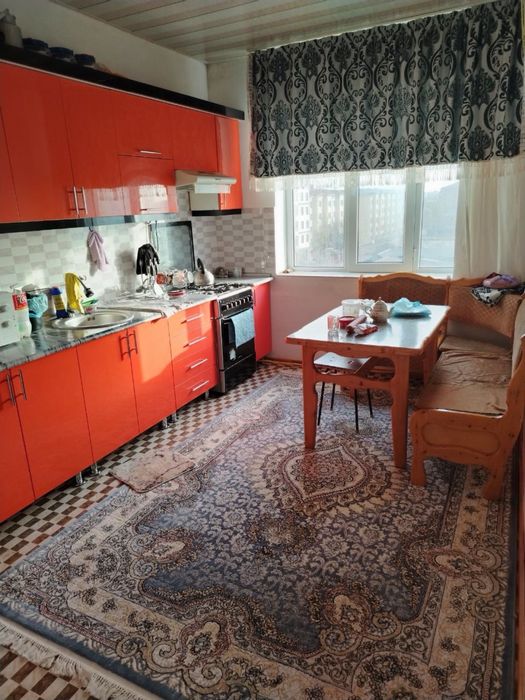 Арзон нархда катта квартира Эркин савдо рупарасида шахар маркази 90кв