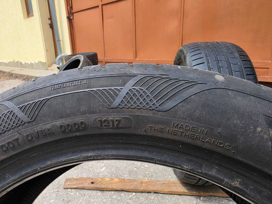 2 бр. летни гуми 215/50/17 Vrederstein 4 mm DOT 1217
