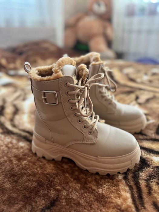 НОВИ Боти с пух, номер 36