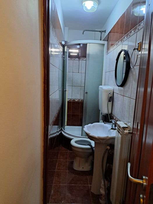 Dau în chirie garsoniera