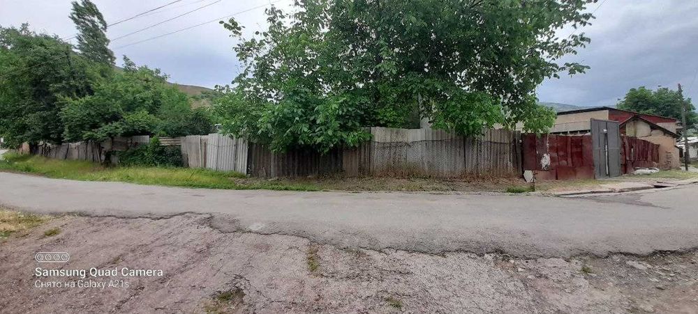 Xumsonda 13 sotix xovli sotiladi. 1 sotixi 10500$