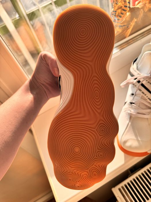 Кроссовки Nike продам новые