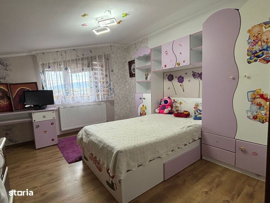 Casă 5 camere recent renovată, 220 mp utili, curte 426 mp