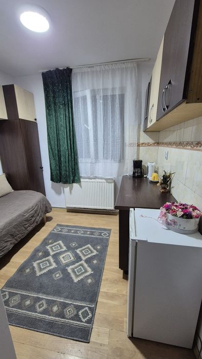 Închiriez garsoniera