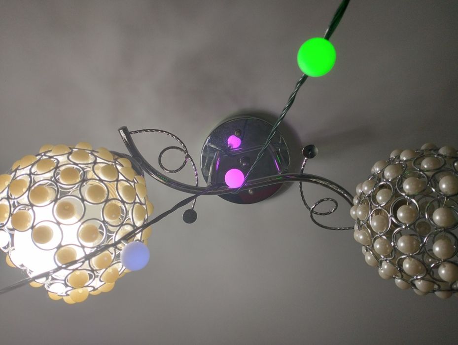 Продаю люстру цена 5000 тенге торг возможен