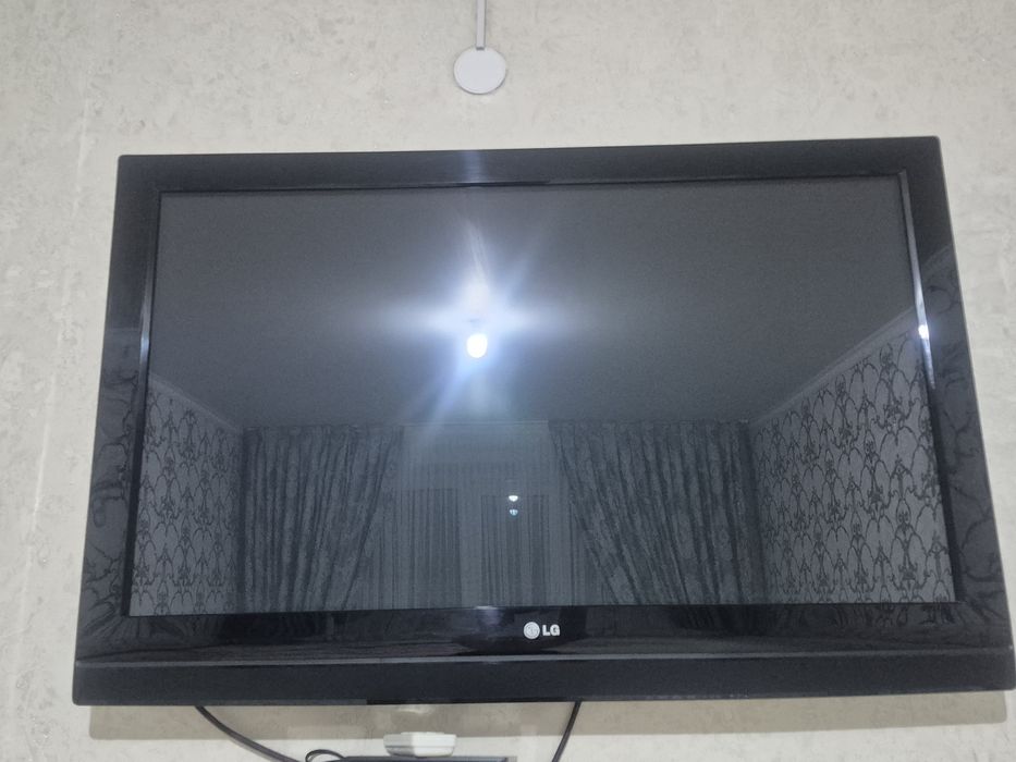 Продам телевизор 2 шт. Работает отличо