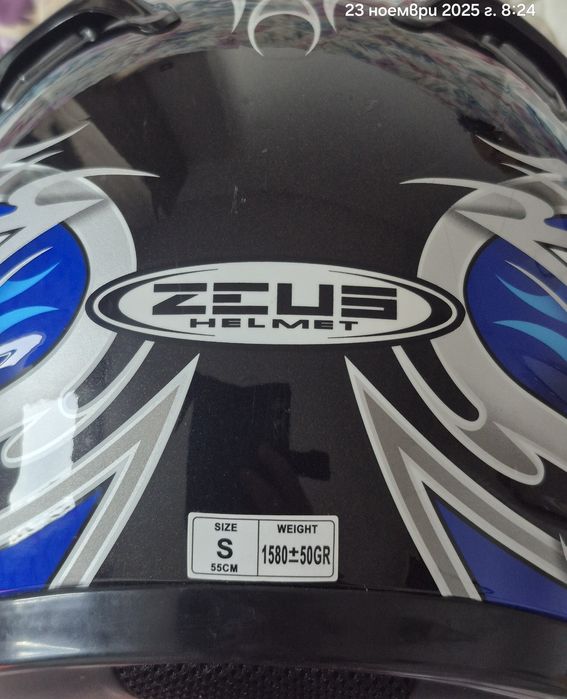 Продавам каска, много запазена!