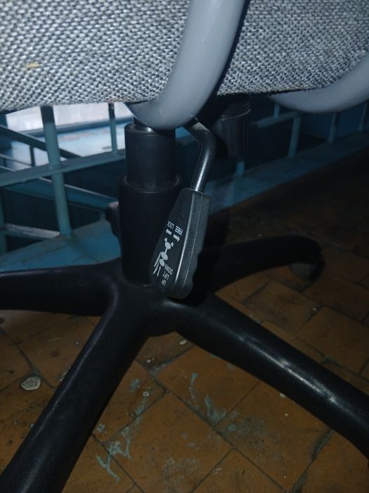 Продам кресло срочно.