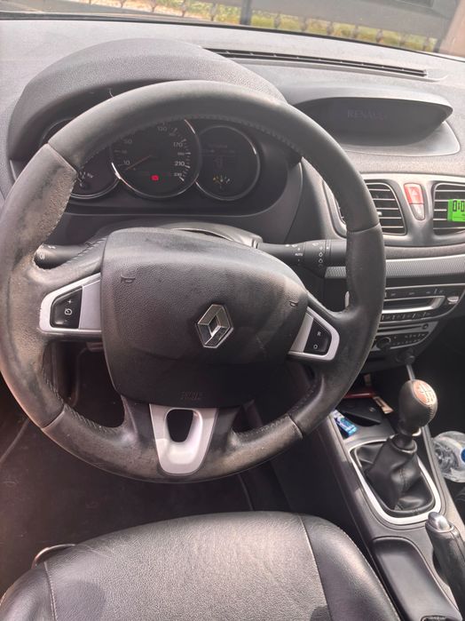 Vând Renault Fluence, an fabricație 2010, echipat cu motor 1.5 dCi diesel, cod motor K9K 668, 78 kW (106 CP).