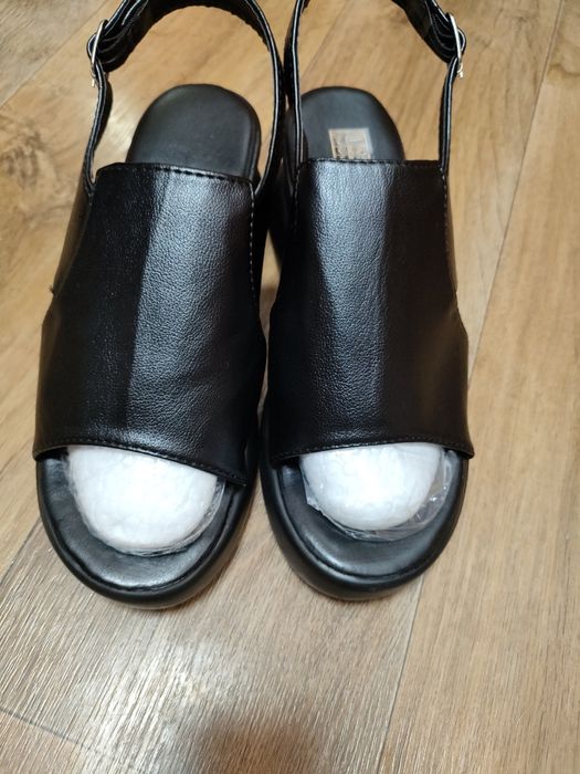 Босоножки женские