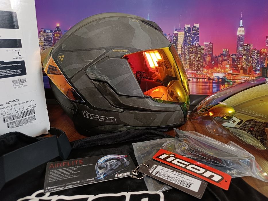 Мото шлем от бренда ICON airflite