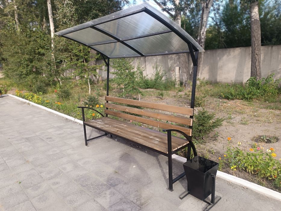 Скамейки с навесом