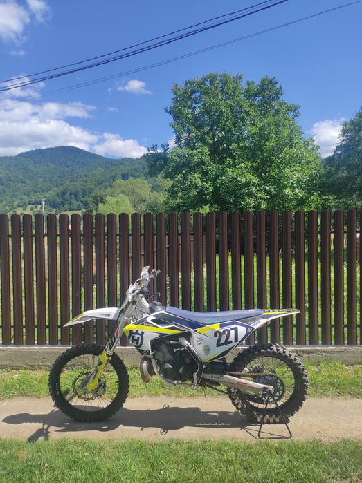 Vând Husqvarna 250