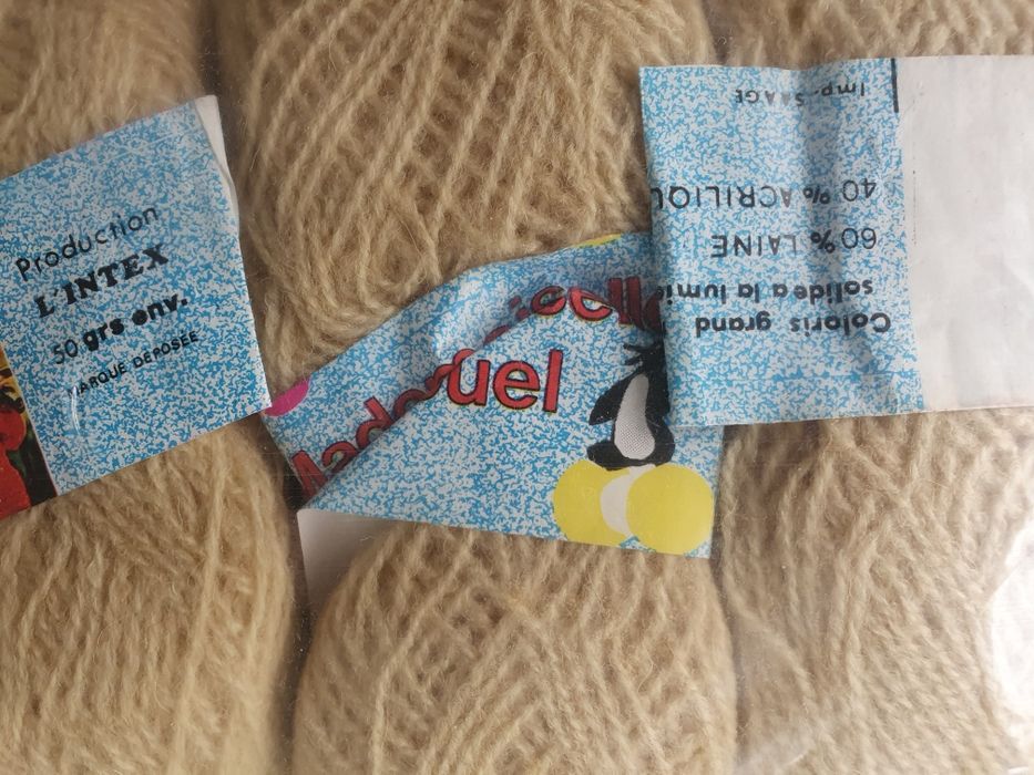 Прежда в четири цвята и в два различни състава