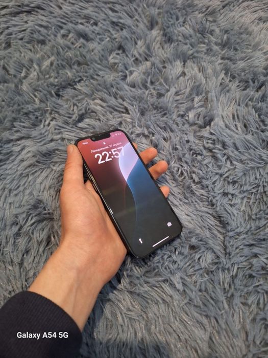 Продам Iphone 13 в хорошем состоянии