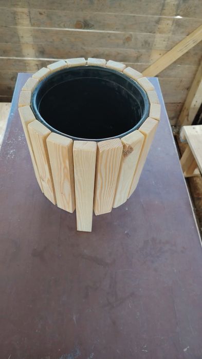 Продам кашпо 10 л. из бруса