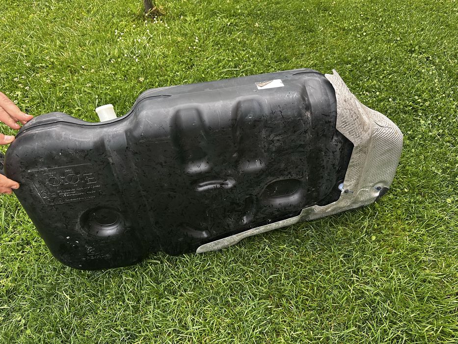 Резервоар за Hyundai i30 1.5 tgdi  2020 година , става и за киа сийд .