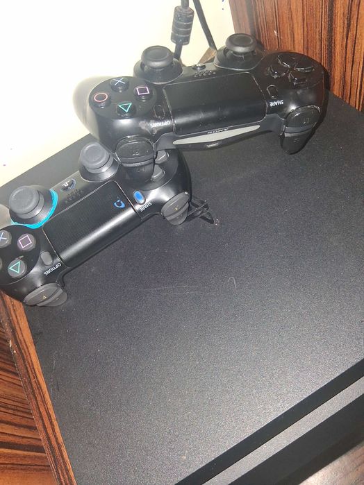 Play Station 4slim, pro 1 tera.