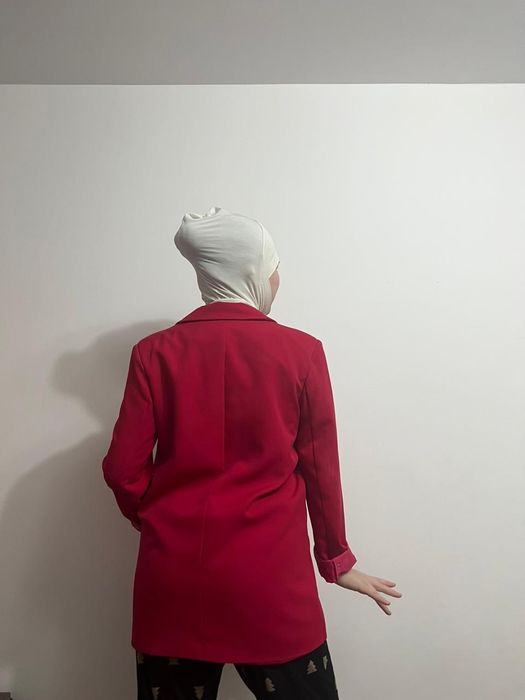 Пиджак малиновый