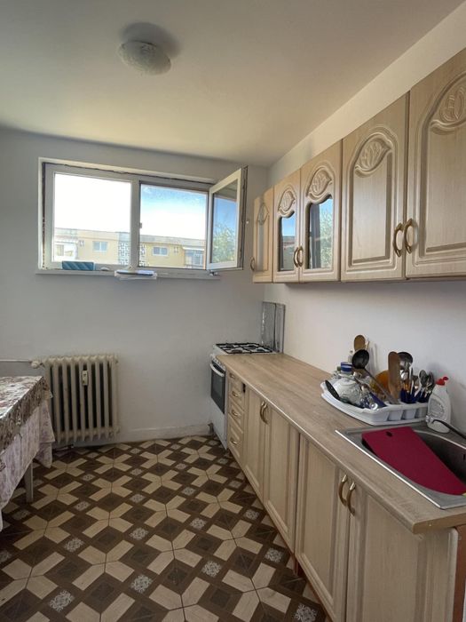 Închiriez apartament