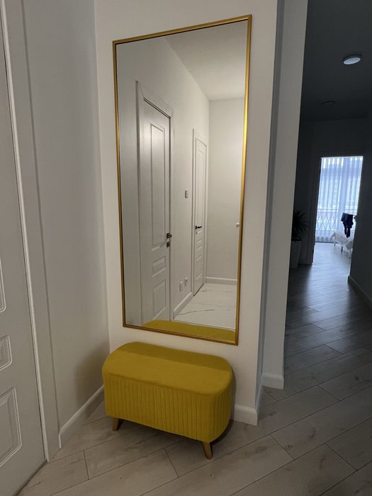 Зеркало с пуфиком