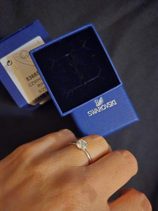 Продавам пръстен Сваровски