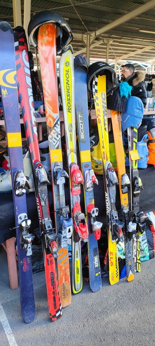 Echipament schi de tură