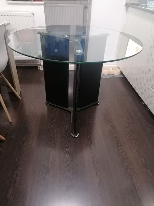 Masă rotundă de sticla pentru bucătărie