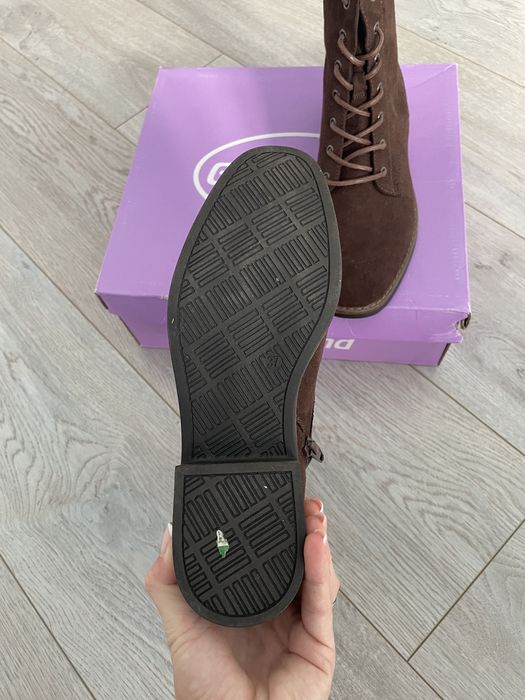 Ghete noi marimea 37