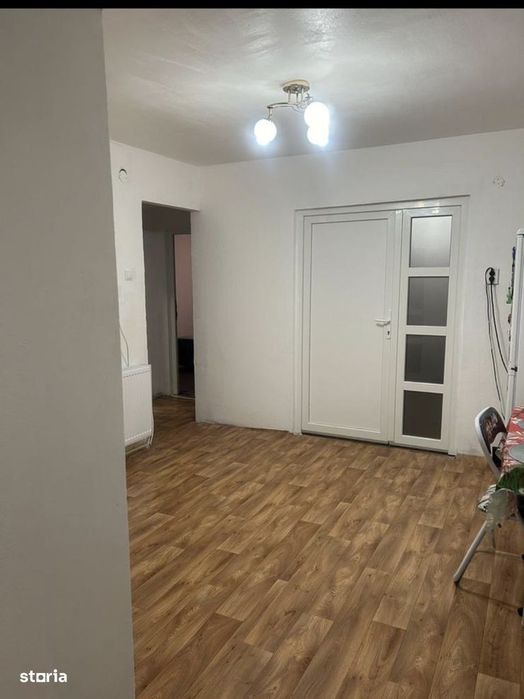 De vanzare apartament cu 3 camere, 90mp, balcon spatios, 66000euro