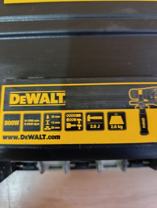 Перфоратор DeWalt 2.6j  D25133K