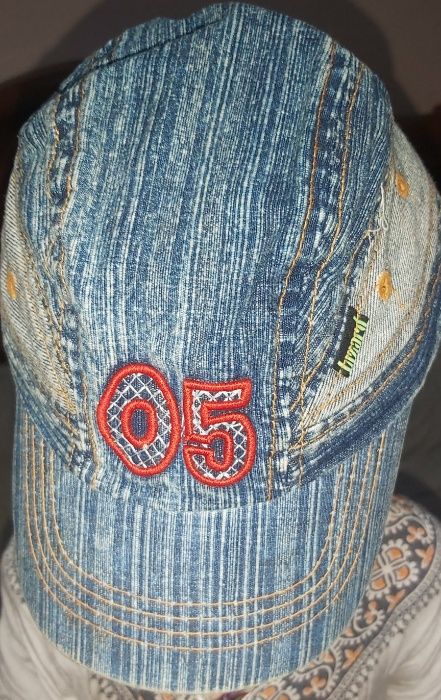 Кепочки разные на мальчика и девочку