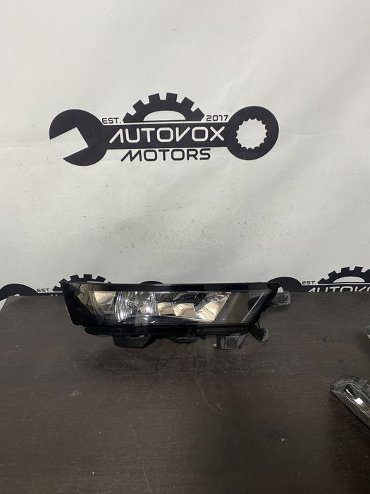 Proiector ceata dreapta Skoda Rapid