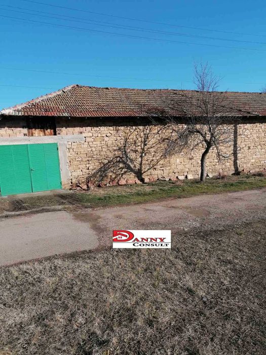 Къща с двор в с. Обединение, обл. Велико Търново