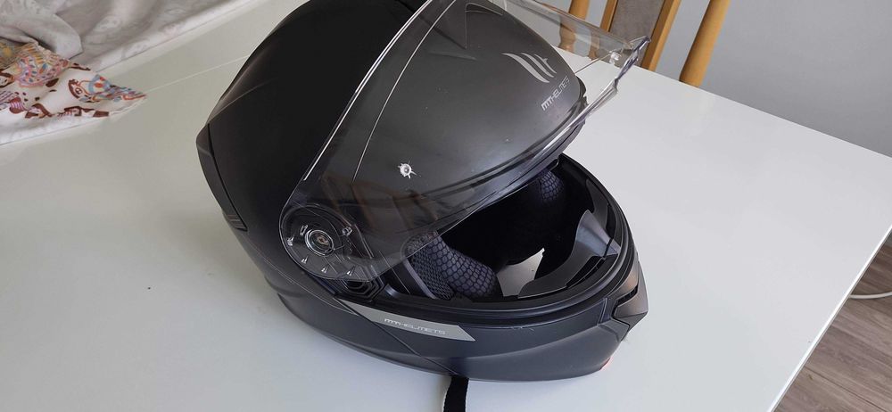 Модуларна каска за мотор MT helmet genesis размер М
