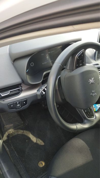 Hongqi EQM 5 oq rangda top toza moshina 2024 yil 15800 probeg