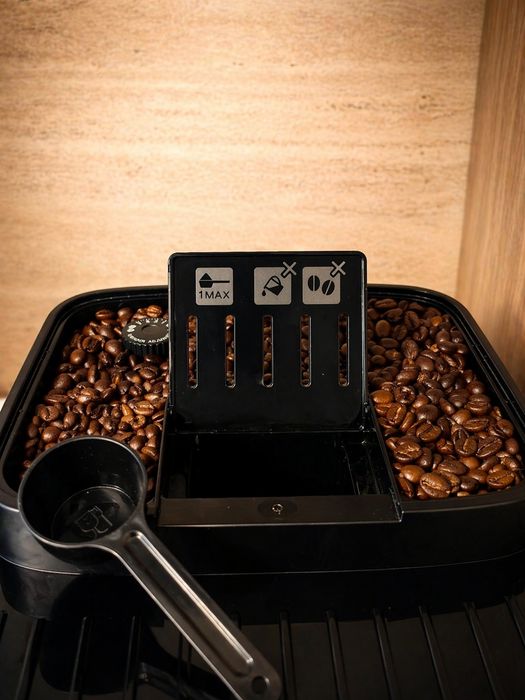Espressor automat DeLonghi Magnifica Evo – stare foarte bună, cafea excelentă