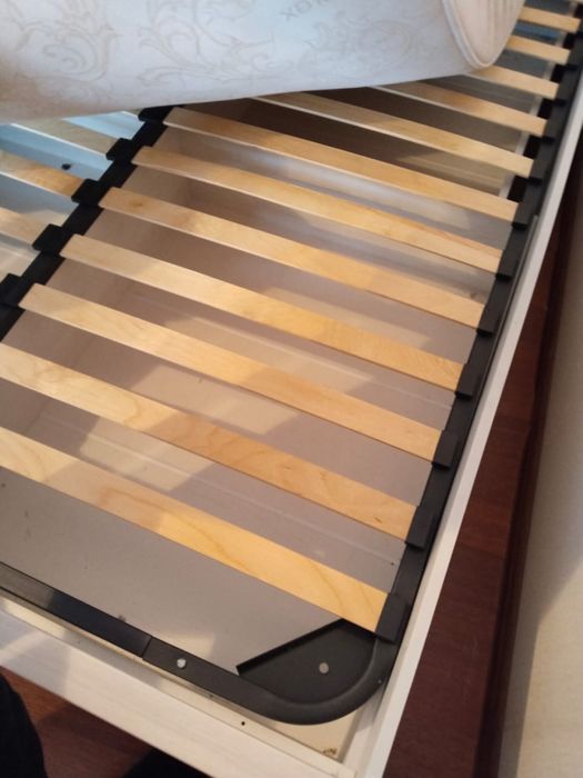 Двухспальная кровать