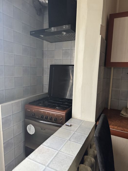 3 xonali yunusobod 4-kvartalda shoxsaroy toyxonani oldida arenda