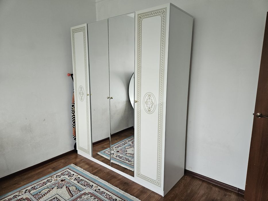 Продается шкаф белый
