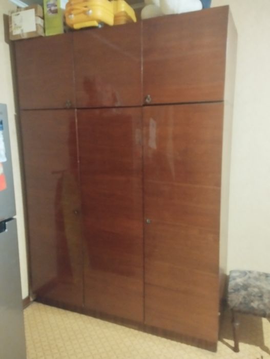Продам шкаф        .