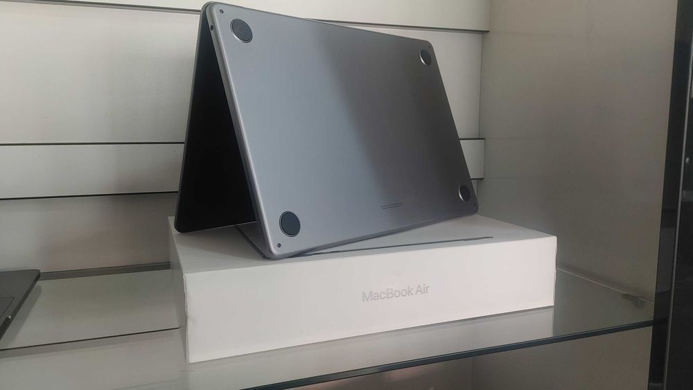 Macbook AIR M2 A2681  DDR5 8gb SSD 256gb 2022yil