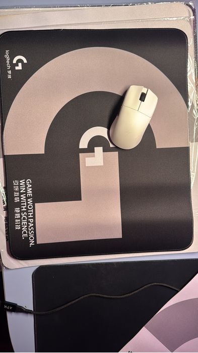 Продам игровые коврики Logitech